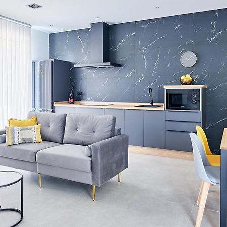 9 Nidos Centrica Suites - Nuevo Plasencia Eksteriør bilde